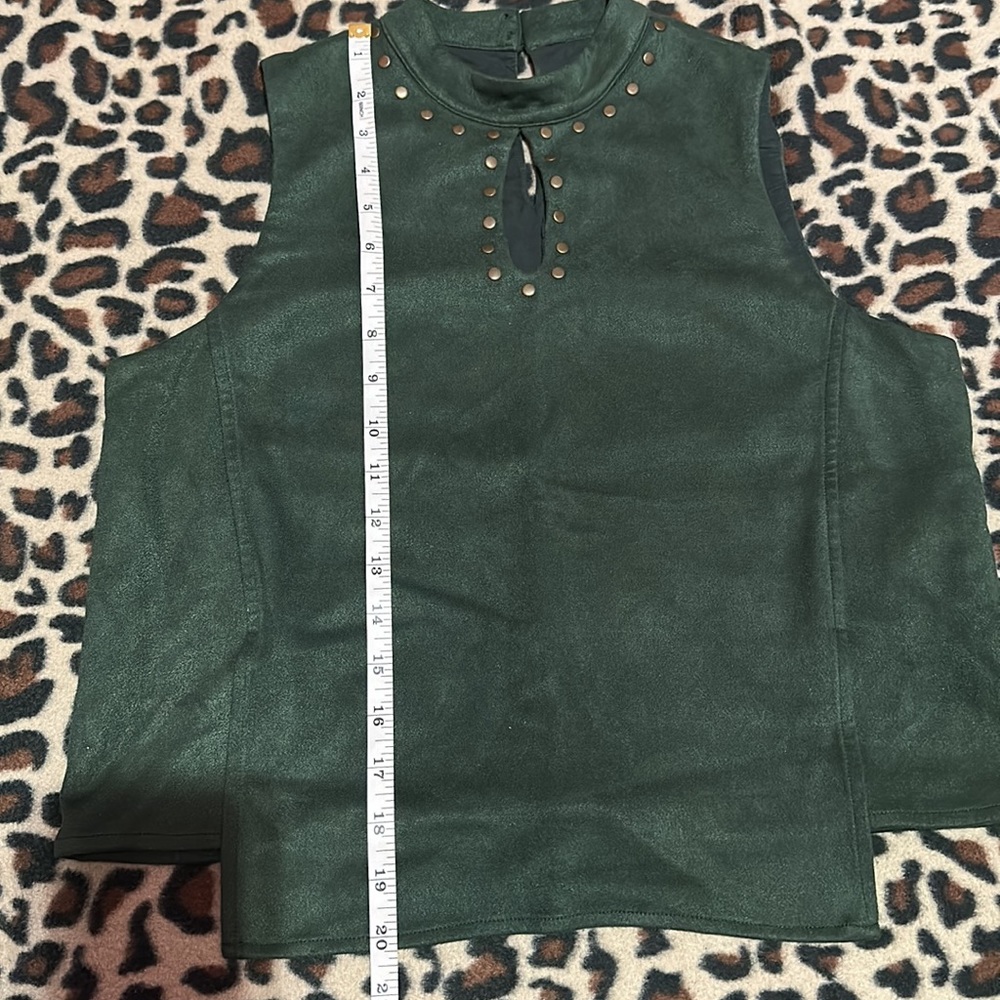 Moon River faux suede studded crop sleeveless top - Picture 8 of 8
